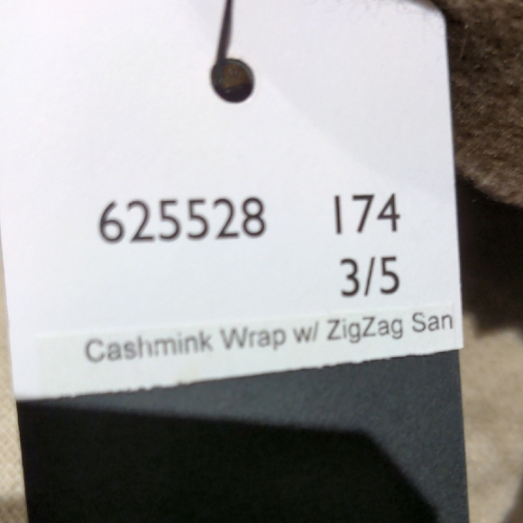 Fraas Exploded Zig Zag Cashmink Chevron Pattern Scarf NWT - Picture 5 of 9